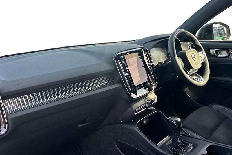Used Volvo XC40 R-Design 161 HP (118 kW) 2021 Black SUV