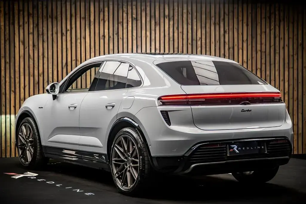 Used Porsche Macan Turbo 100 kW (136 HP) 2024 SUV