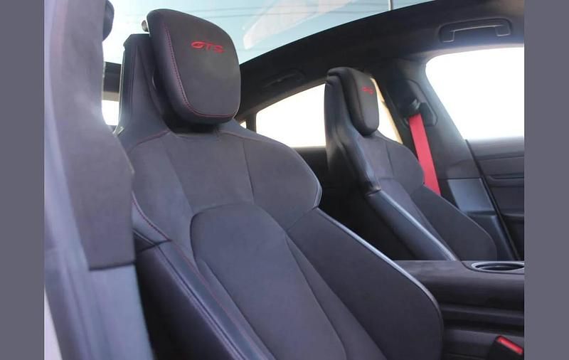 Used Porsche Taycan 439 kW (598 HP) 2022 White Sedan