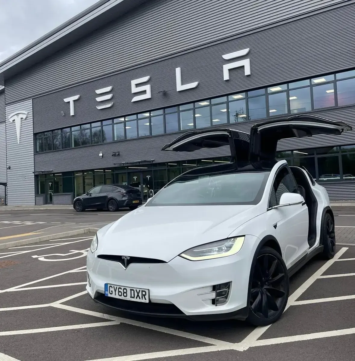 Used Tesla Model X 448 kW (610 HP) 2018 White SUV