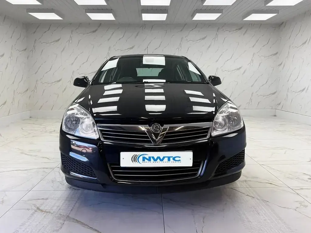 Begagnad Vauxhall Astra Active 140 HK (102 kW) 2010 Svart Halvkombi