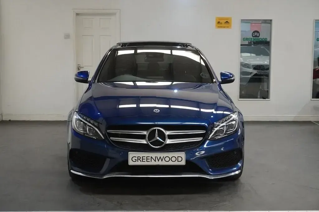 Usado Mercedes C250 AMG line 204 HP (150 kW) 2017 Azul Sedan