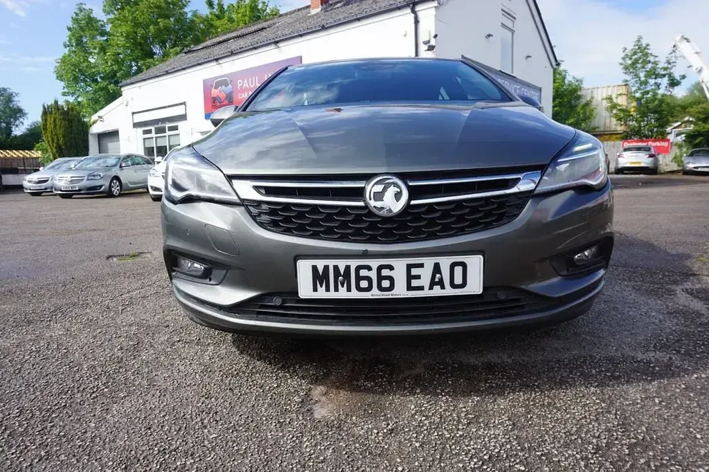 Used Vauxhall Astra SRi 150 HP (110 kW) 2017 Grey Hatchback