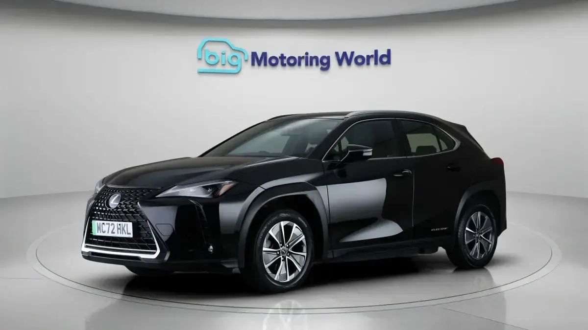 Usado Lexus UX 300e 147 kW (201 HP) 2023 Preto SUV
