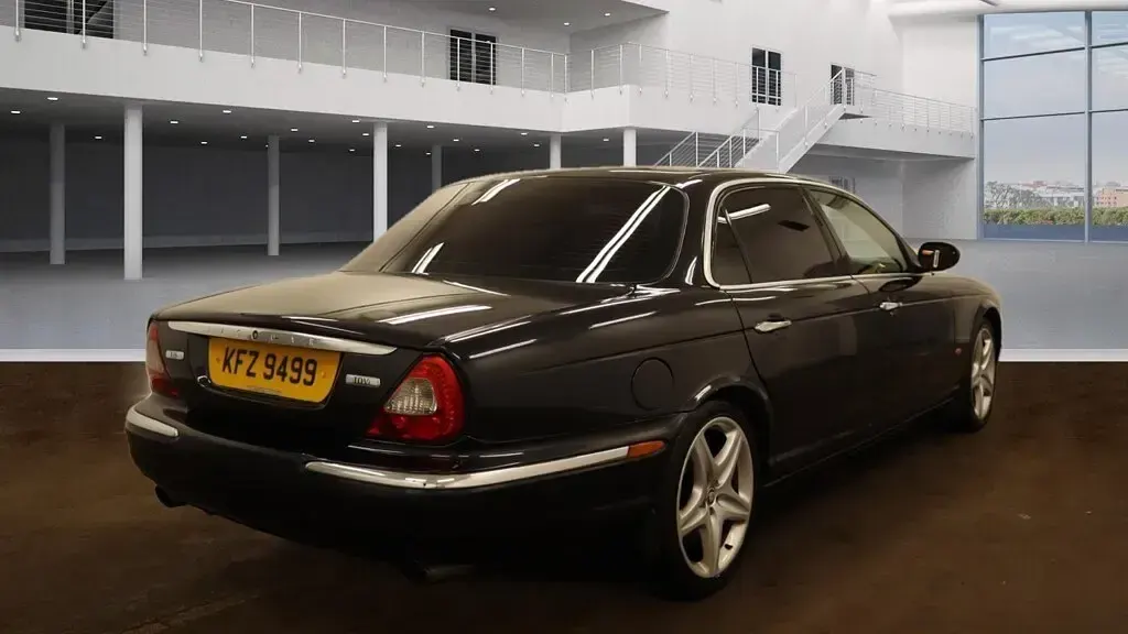 Used Jaguar XJ Executive 207 HP (152 kW) 2007 Black Sedan