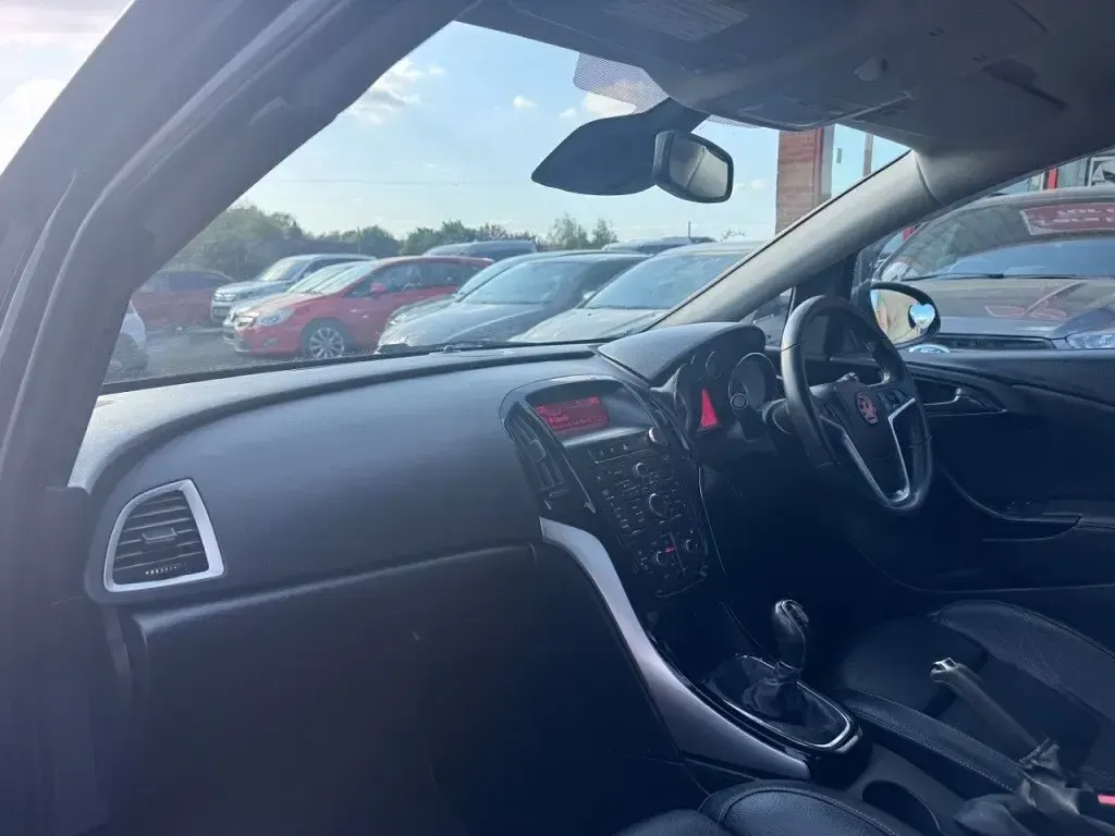 Used Vauxhall Astra Elite 165 HP (121 kW) 2015 Grey Hatchback