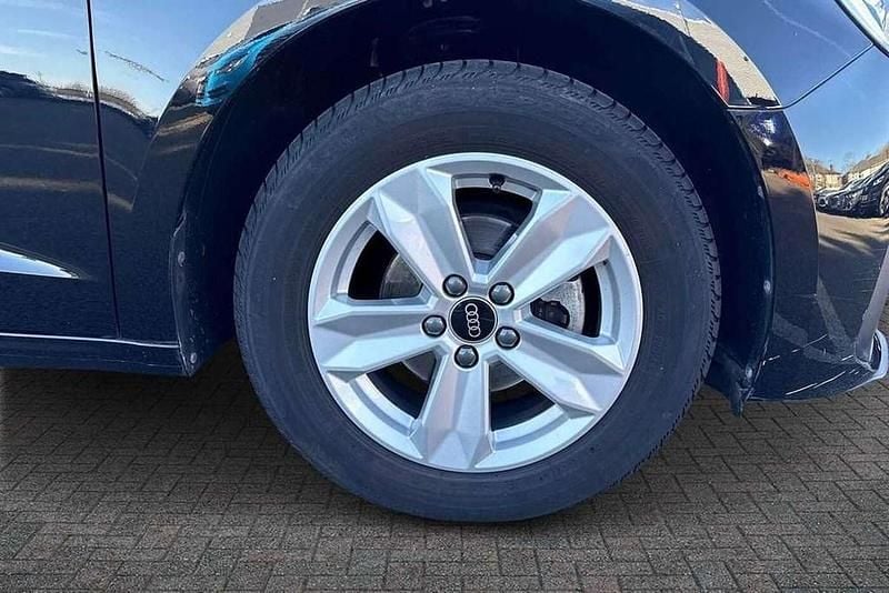 Usado Audi A1 Design 94 HP (69 kW) 2023 Preto SUV