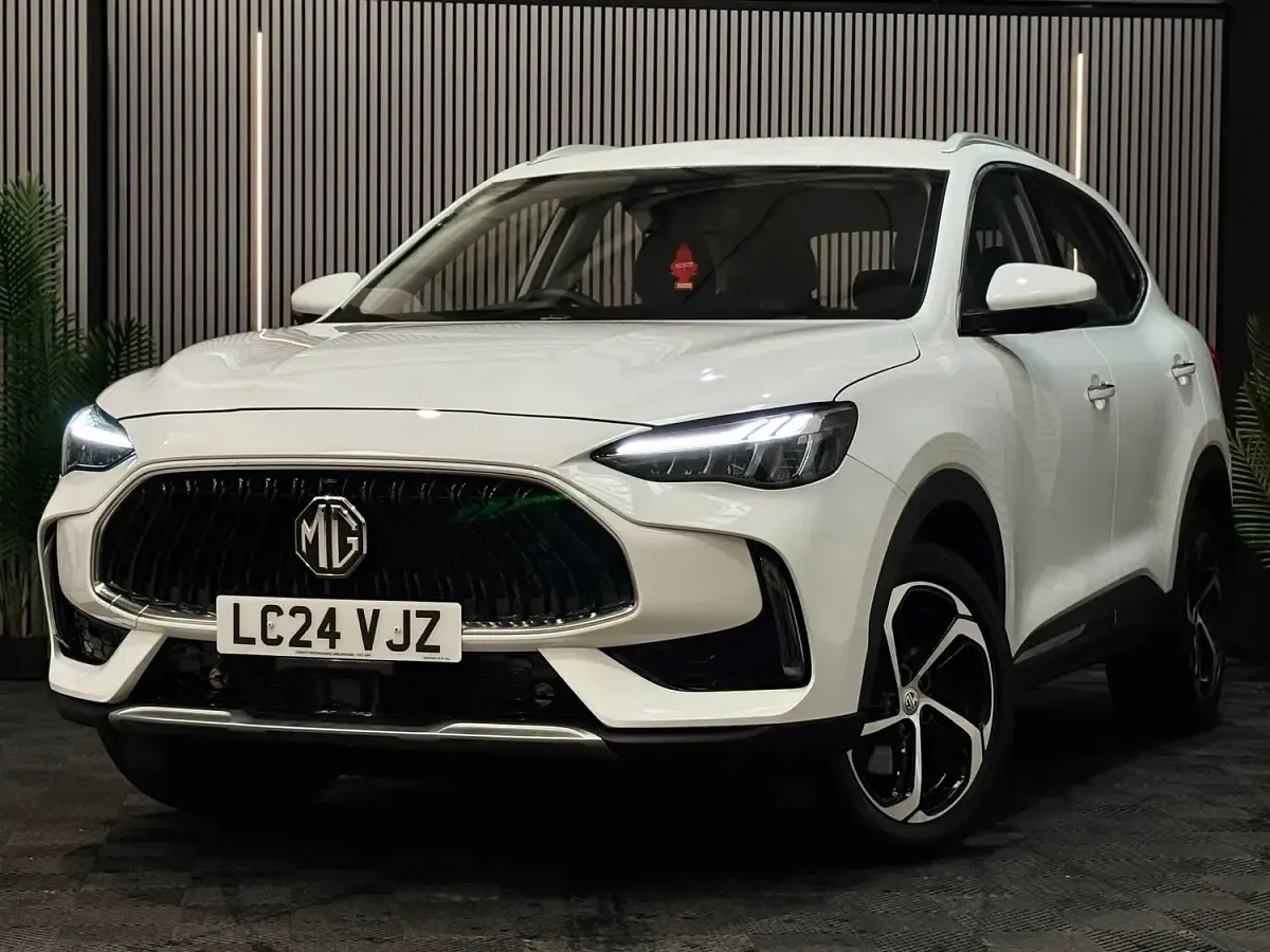 Used MG HS SE 162 HP (119 kW) 2024 White SUV
