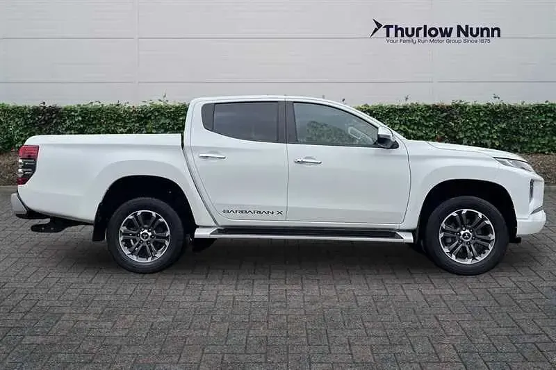 Begagnad Mitsubishi L200 150 HK (110 kW) 2020 Vit Pickup