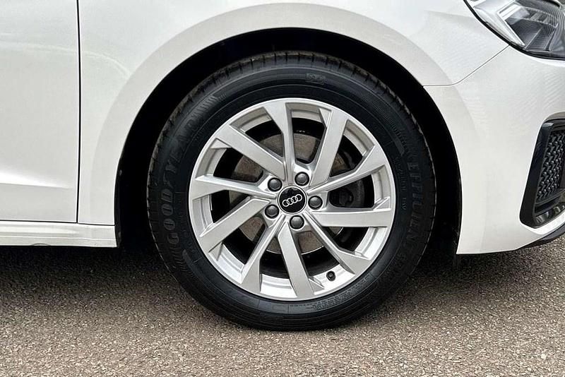 Used Audi A1 Sport 108 HP (79 kW) 2023 White SUV