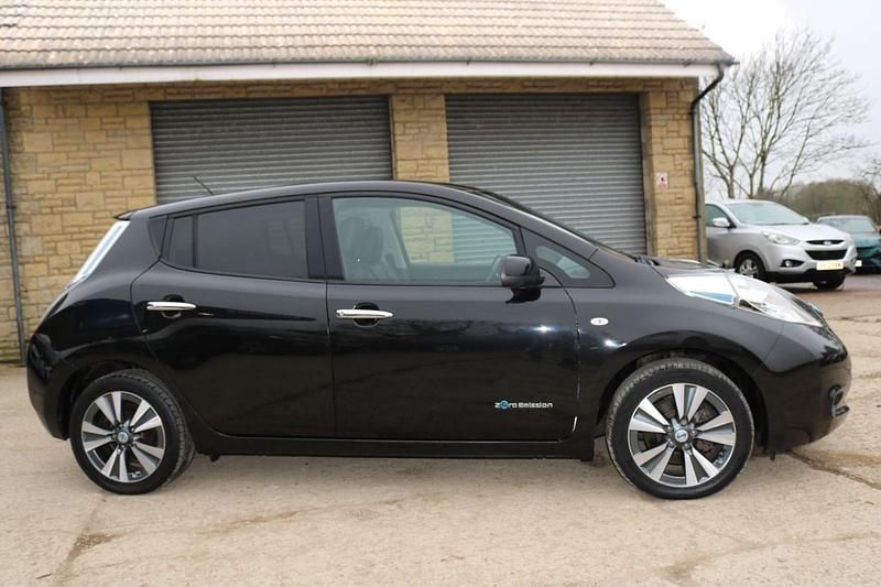 Used Nissan Leaf Tekna 80 kW (109 HP) 2014 Black Hatchback