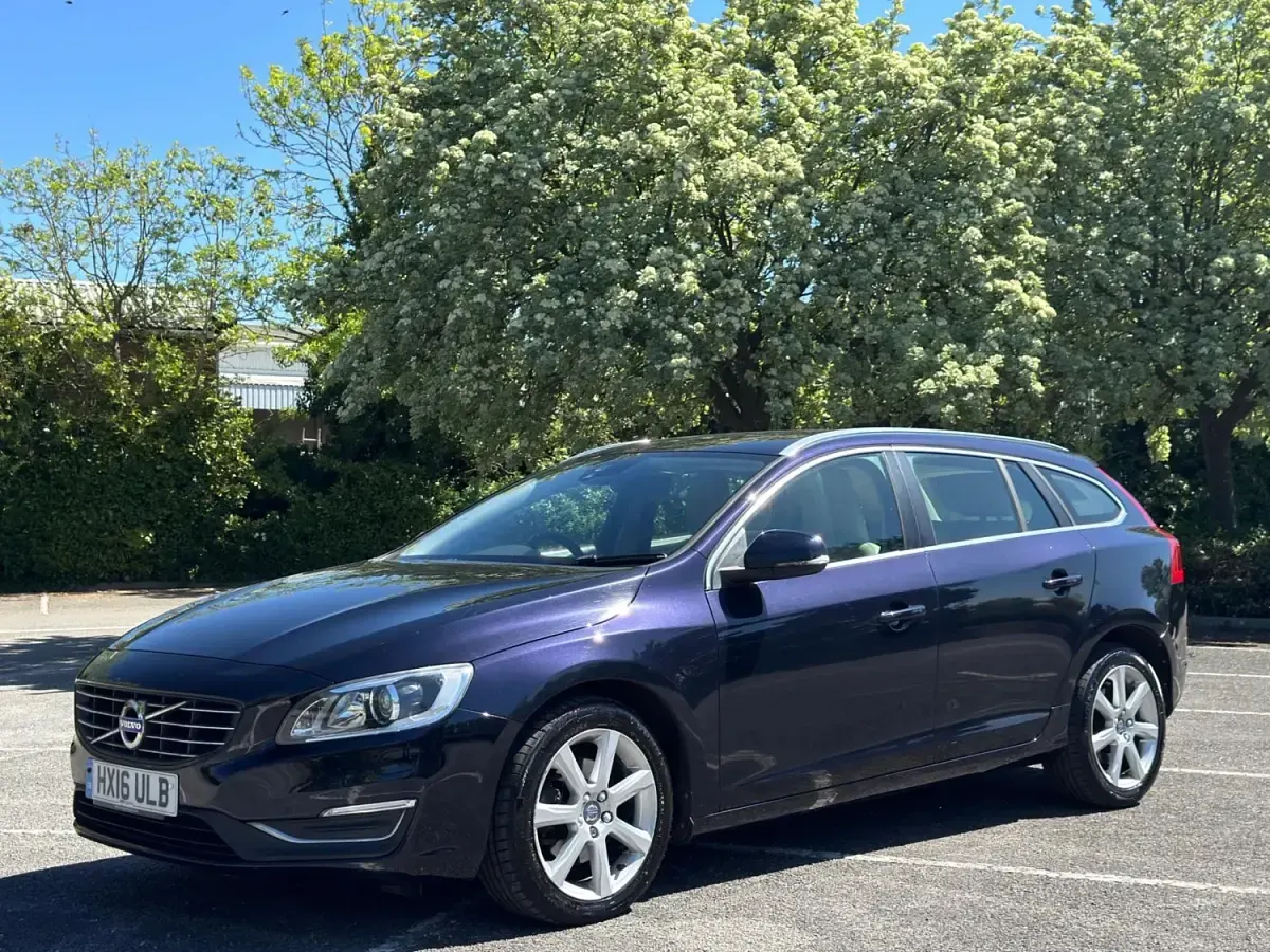 Usado Volvo V60 SE Lux 190 HP (139 kW) 2016 Azul Carrinha