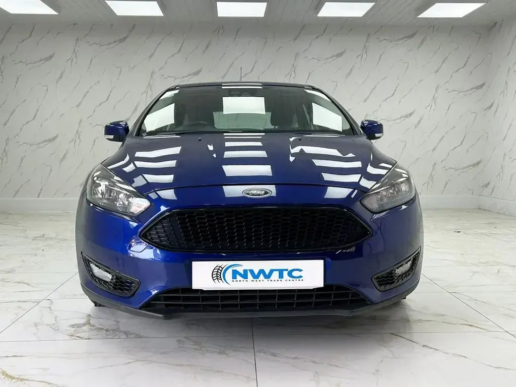 Used Ford Focus Titanium 125 HP (91 kW) 2015 Blue Hatchback