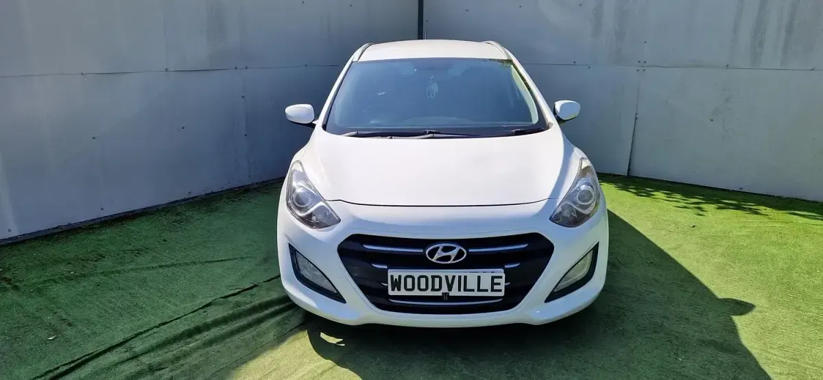 Used Hyundai i30 SE 2017 White Estate
