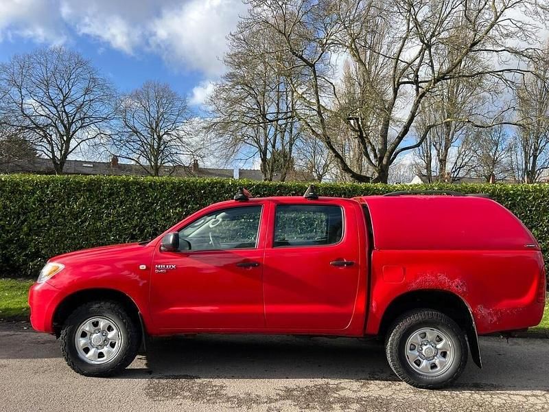 Used Toyota HiLux 2007 Red Pickup