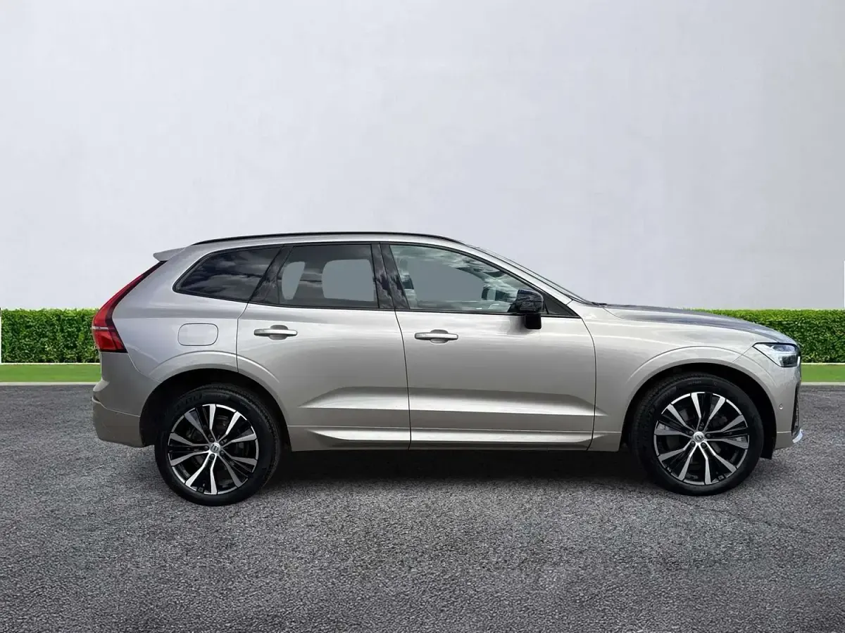 Used Volvo XC60 Ultimate 250 HP (183 kW) 2023 Gold SUV