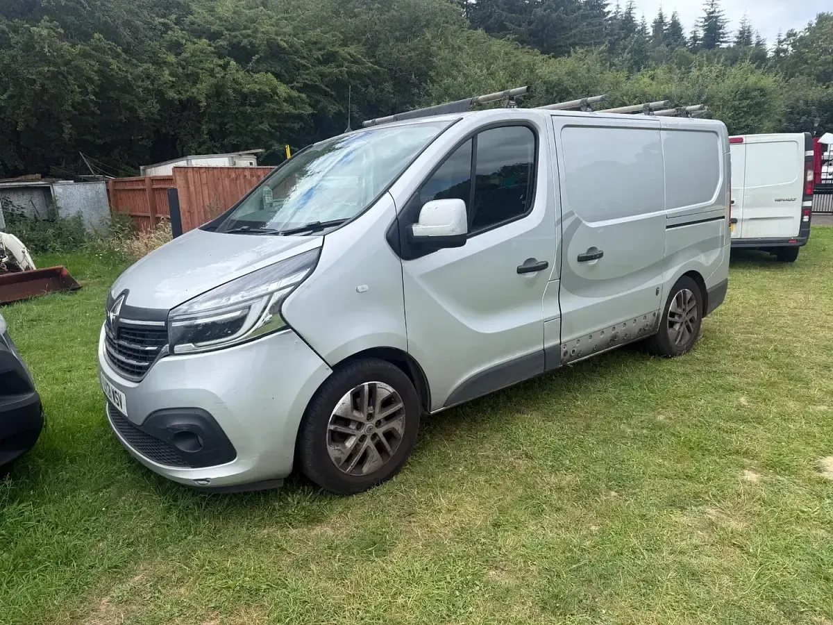 Used Renault Trafic 2021 Silver MPV