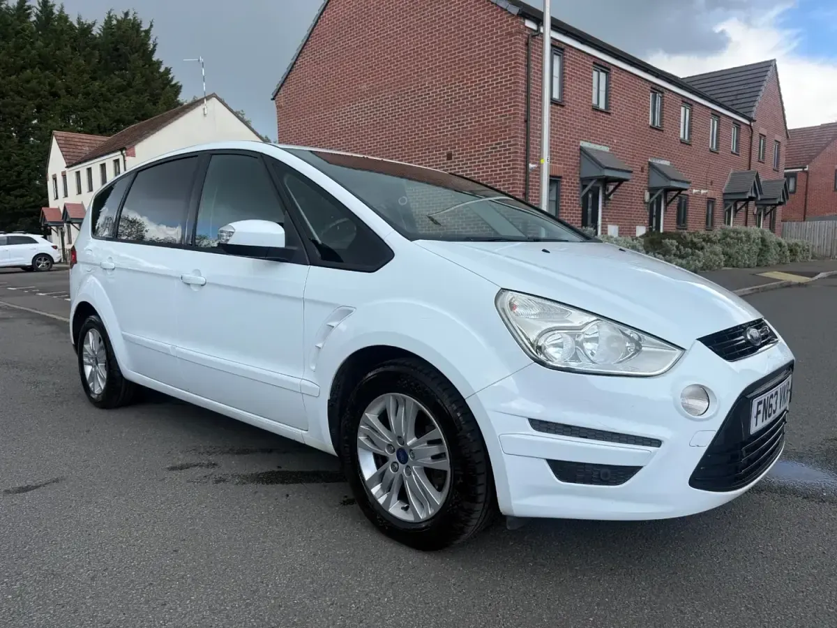 Używany Ford S-MAX Zetec 2013 Biały Minivan