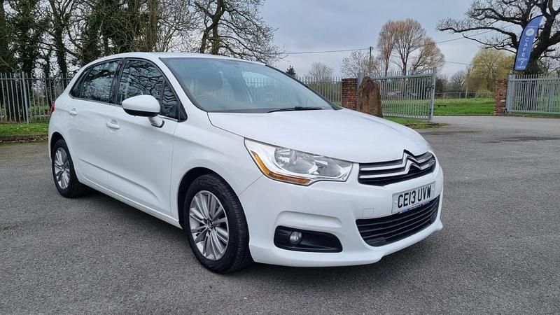 Used Citroën C4 VTR Sport 90 HP (66 kW) 2013 White Hatchback