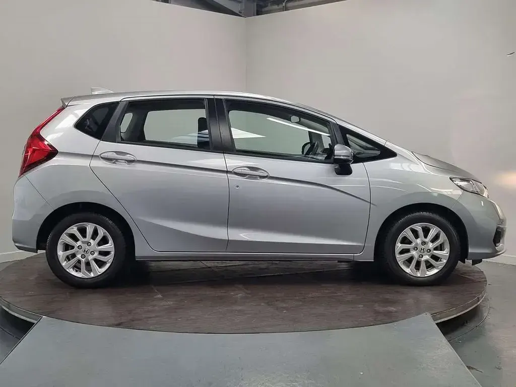Used Honda Jazz SE 102 HP (75 kW) 2019 Silver Hatchback
