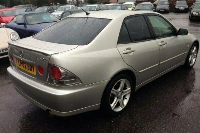 Used Lexus IS200 153 HP (112 kW) 2002 Sedan