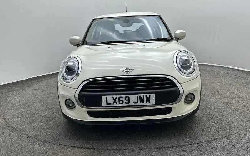 Used Mini ONE Classic 102 HP (75 kW) 2020 White Hatchback