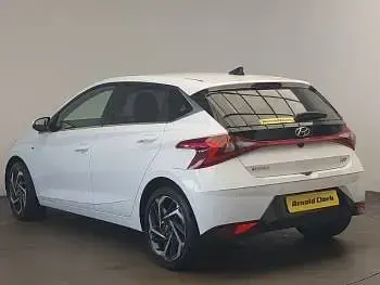 Used Hyundai i20 Premium 100 HP (73 kW) 2022 White Hatchback