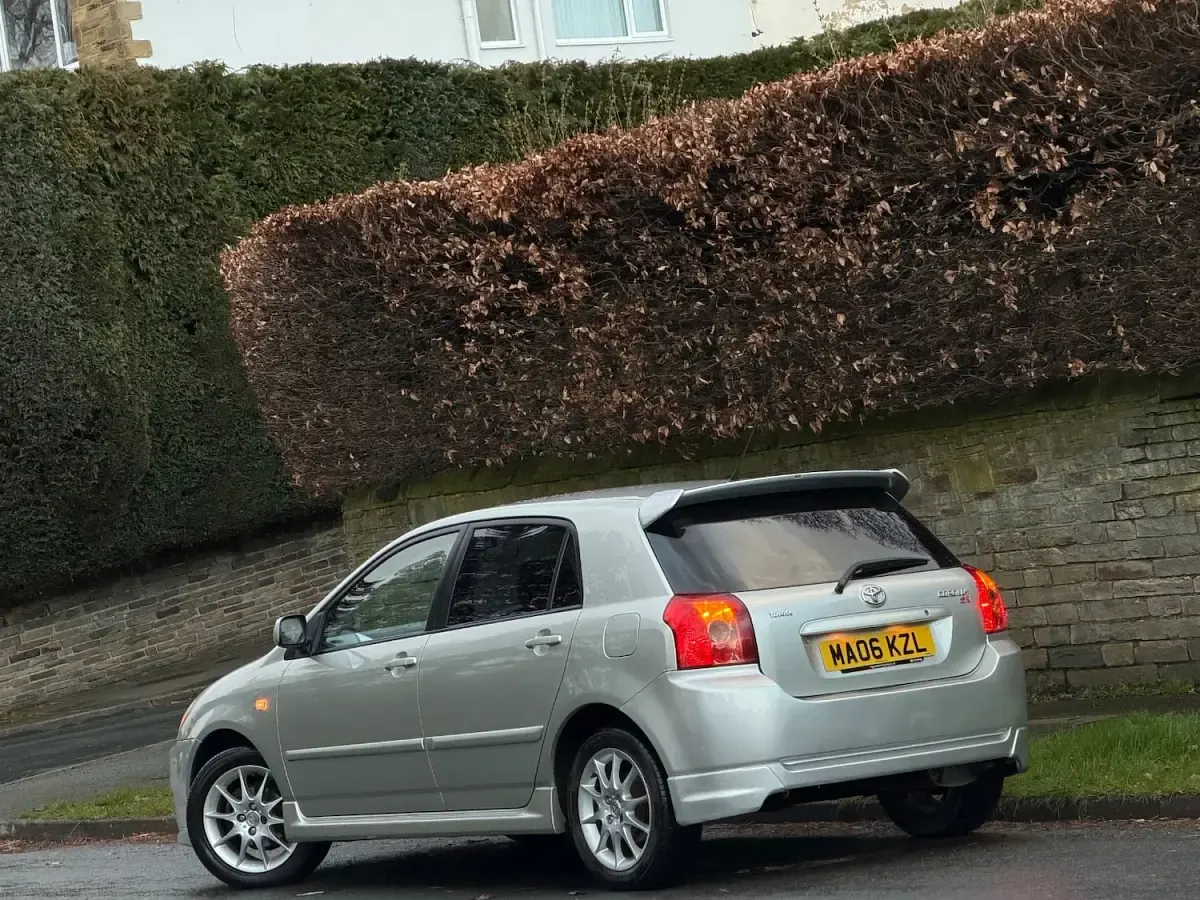 Used Toyota Corolla SR 110 HP (80 kW) 2006 Silver Hatchback