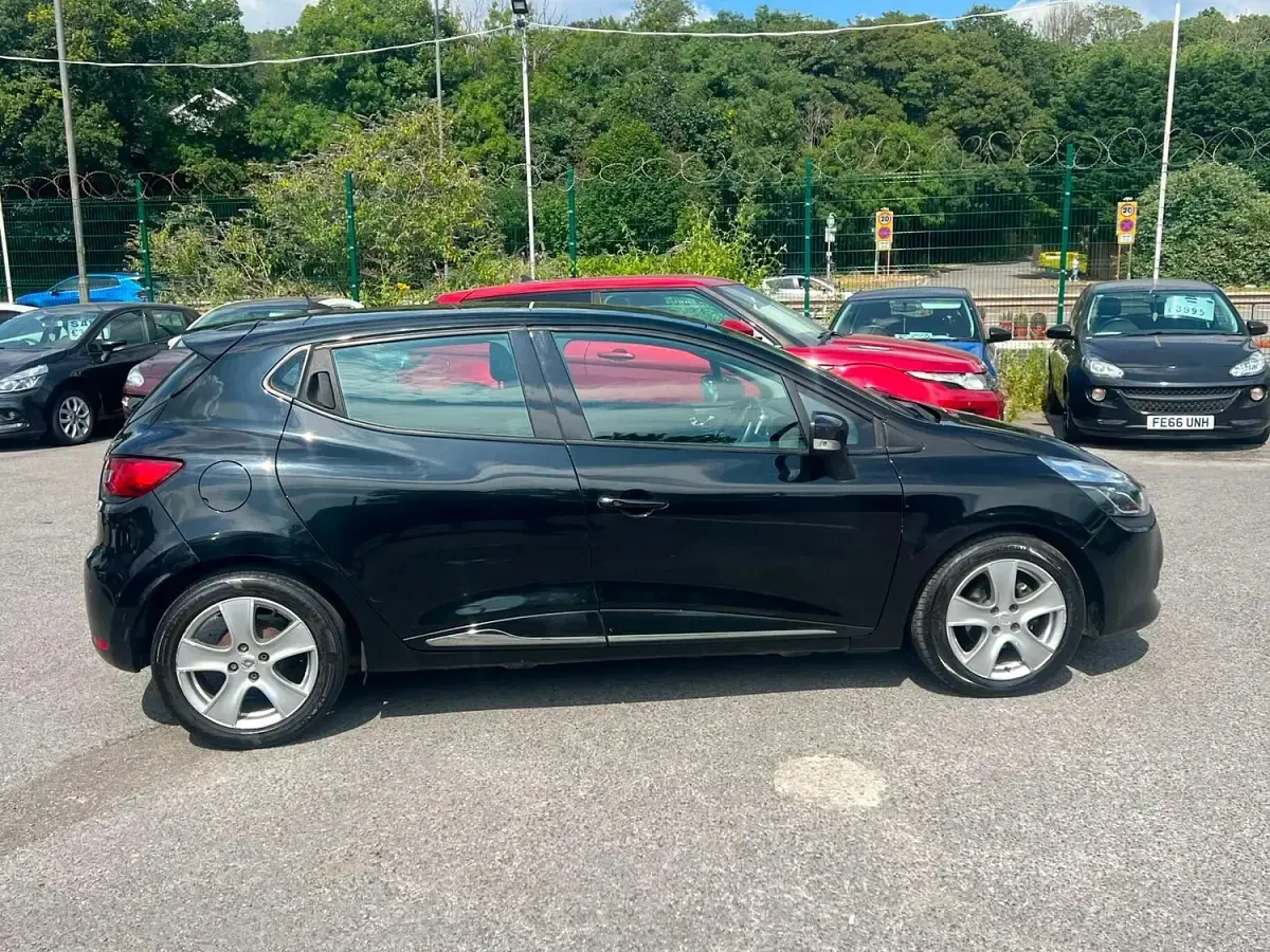 Used Renault Clio Dynamique 90 HP (66 kW) 2014 Black Hatchback