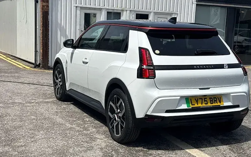 Used Renault 5 E-Tech Komfort 110 kW (150 HP) 2025 Hatchback