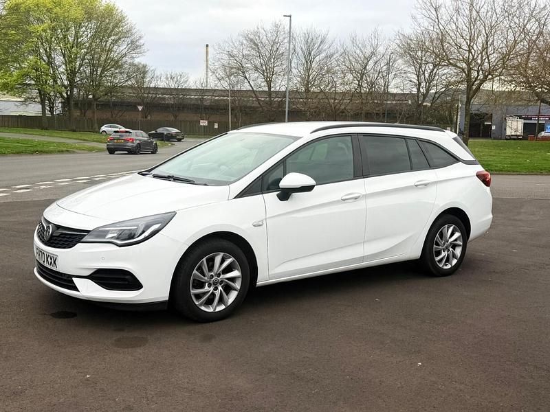 Second-hand Vauxhall Astra 105 CP (77 kW) 2021 Alb Break