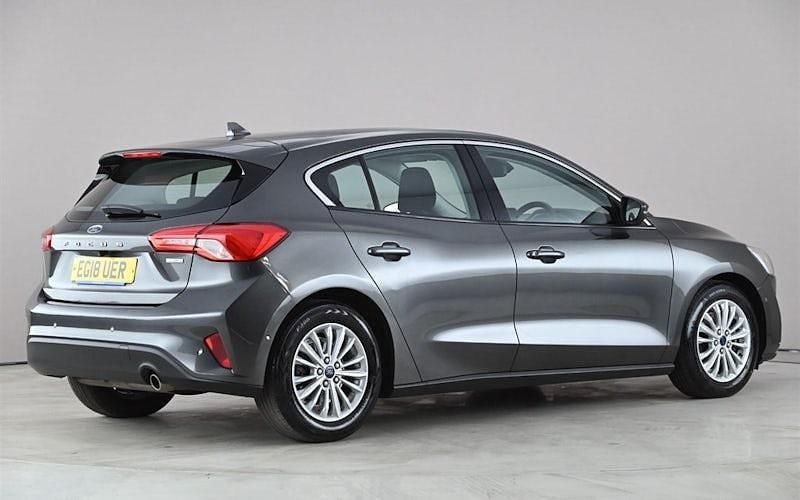 Begagnad Ford Focus Titanium 125 HK (91 kW) 2020 Halvkombi