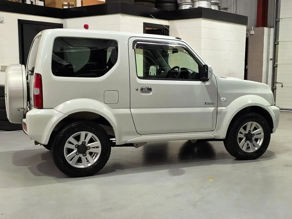 Used Suzuki Jimny Adventure 85 HP (62 kW) 2012 White SUV