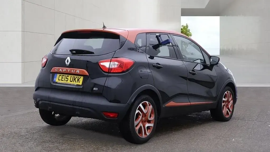Used Renault Captur Dynamique 90 HP (66 kW) 2015 Black SUV