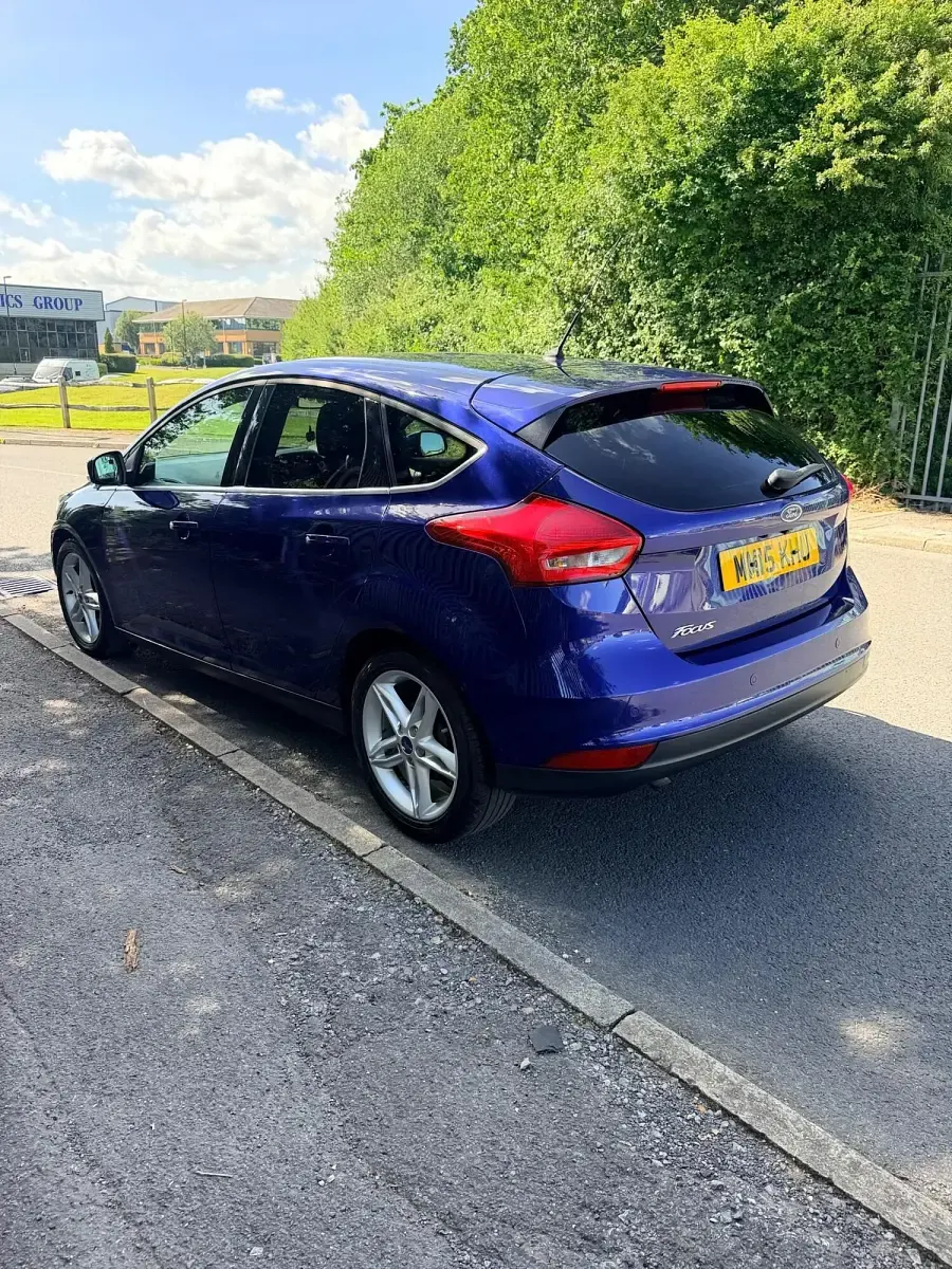 Used Ford Focus Titanium 120 HP (88 kW) 2015 Blue Hatchback