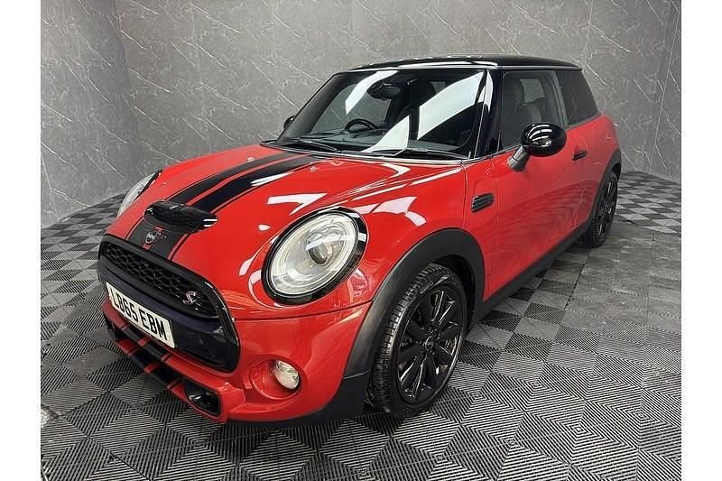 Usado Mini Cooper S Hatch 192 CV (141 kW) 2015 Rojo Utilitario