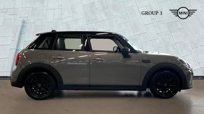 Begagnad Mini Cooper Classic 134 HK (98 kW) 2022 Grå Halvkombi