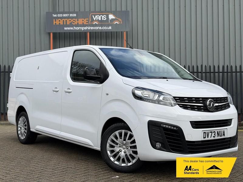 Used Vauxhall Vivaro S 100 HP (73 kW) 2023 White MPV