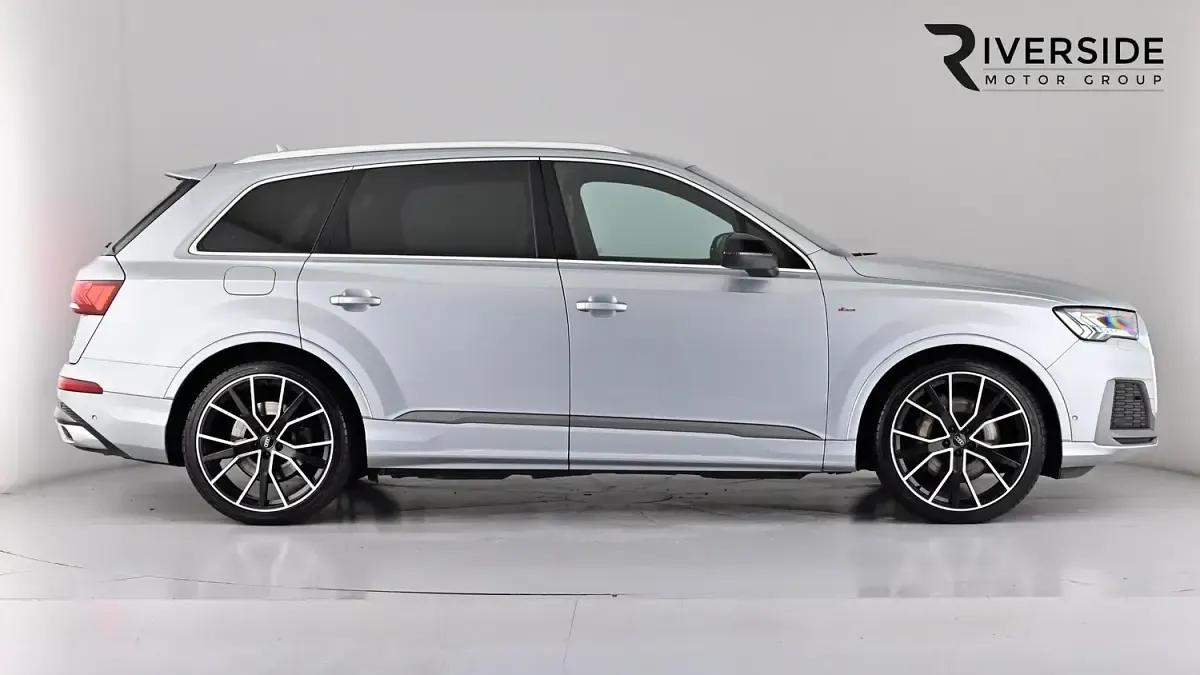 Used Audi Q7 S-Line 231 HP (169 kW) 2023 Silver SUV