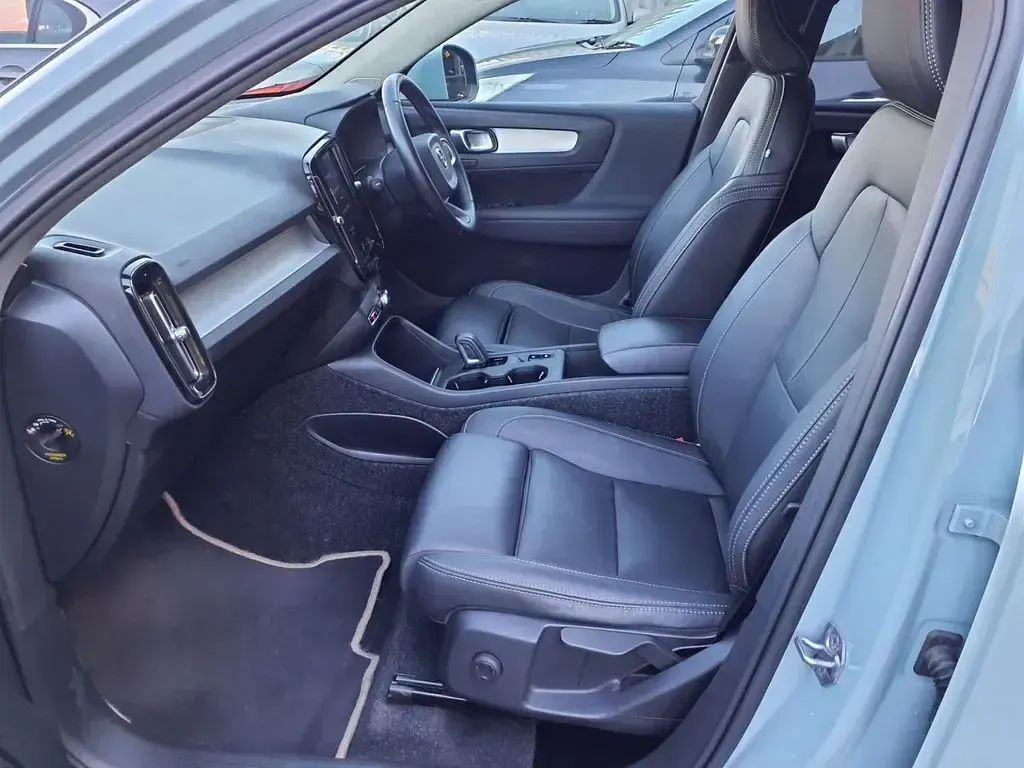 Used Volvo XC40 Momentum 150 HP (110 kW) 2018 Blue SUV
