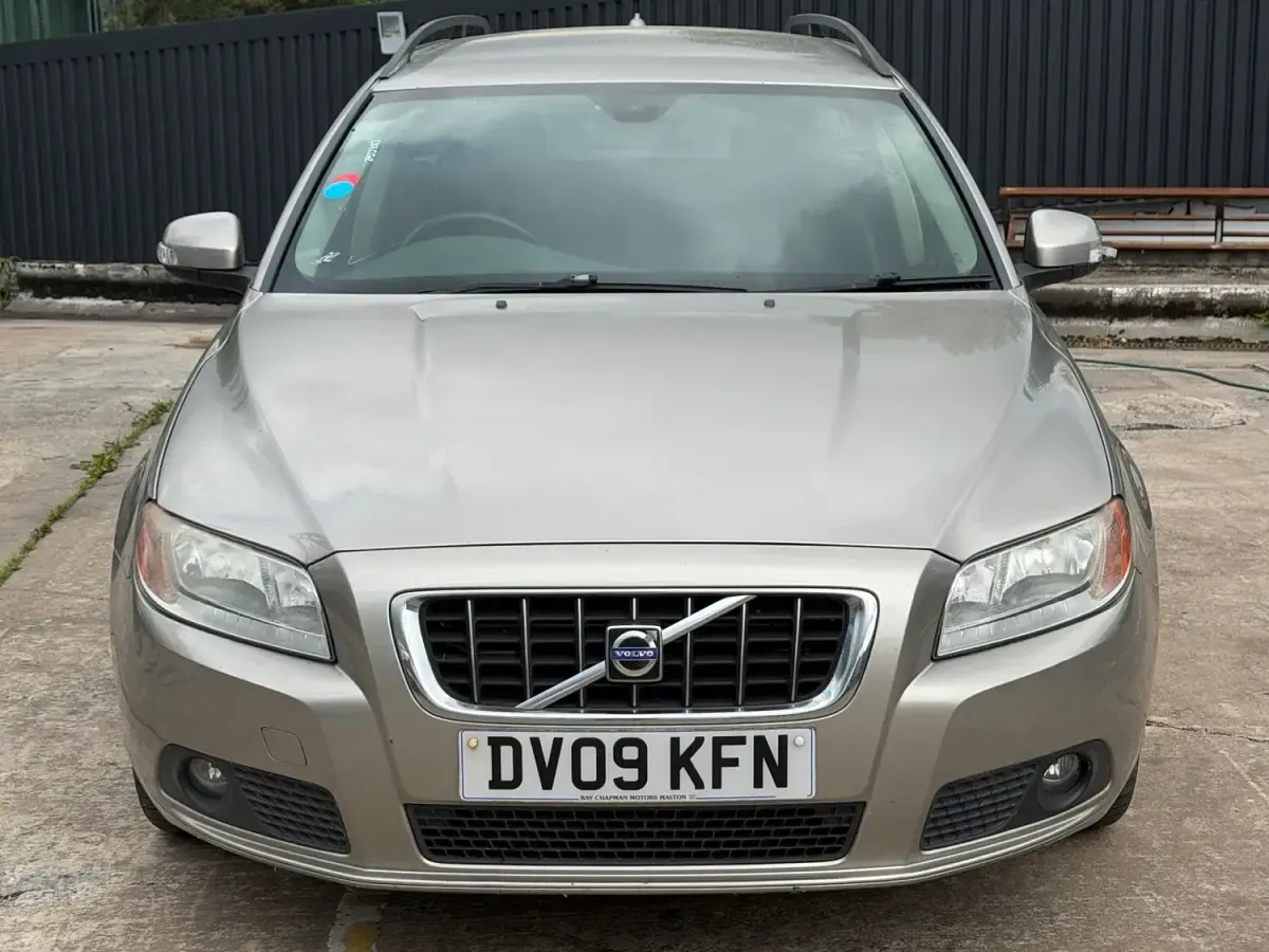 Used Volvo V70 SE 2009 Gold Estate