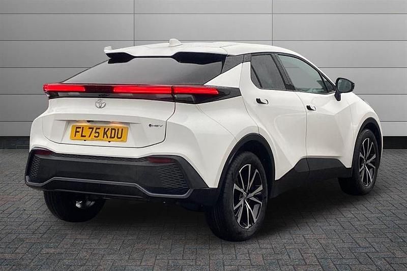 New Toyota C-HR Design 140 HP (102 kW) 2025 Pure white SUV