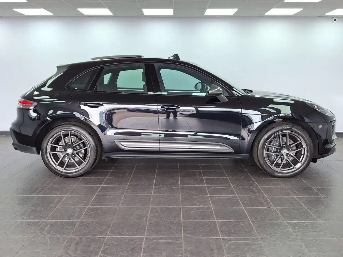 Used Porsche Macan 265 HP (194 kW) 2023 Black SUV