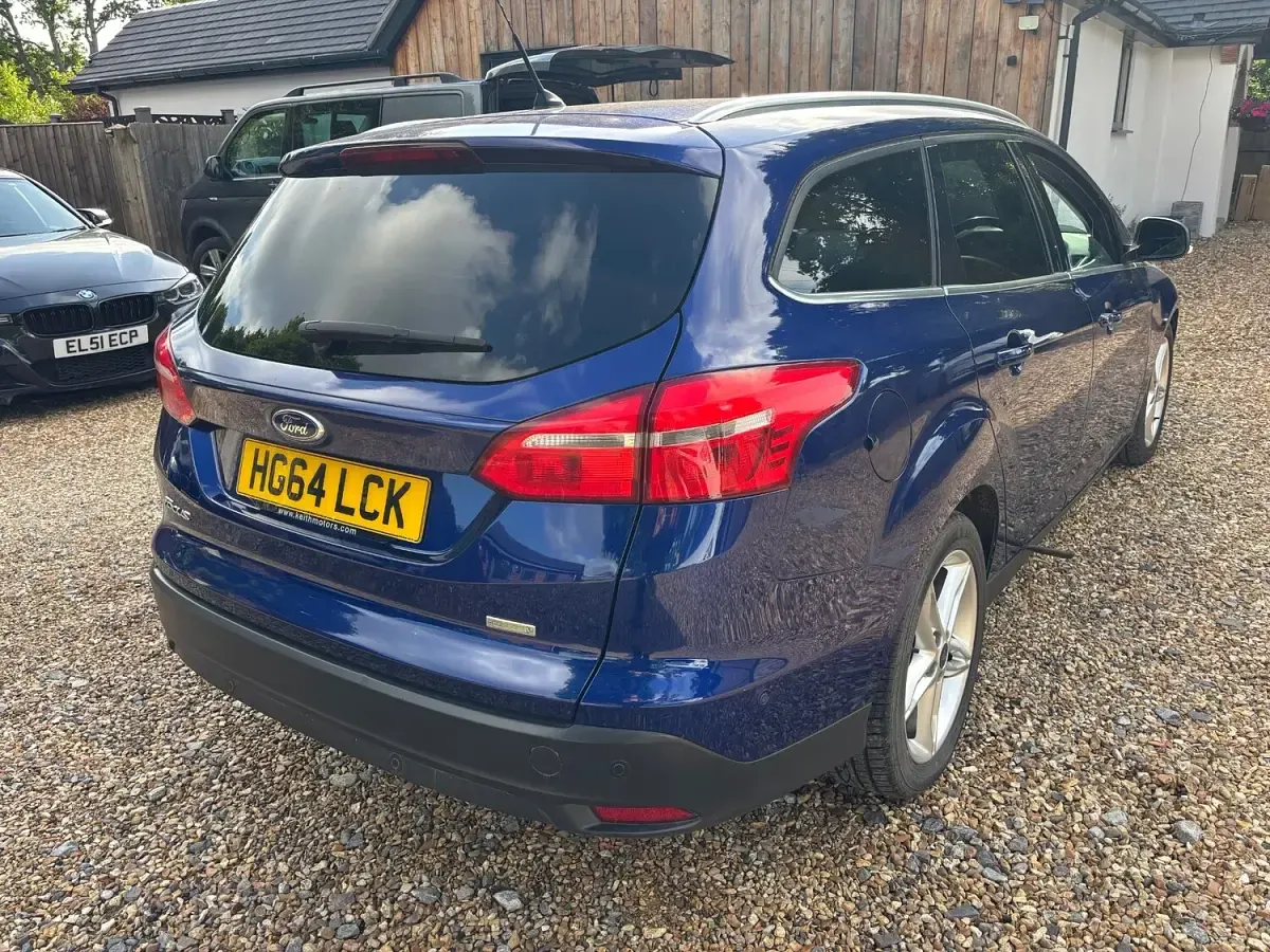 Used Ford Focus Zetec 125 HP (91 kW) 2015 Blue Estate