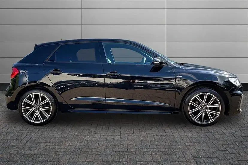 Begagnad Audi A1 S-Line 95 HK (69 kW) 2024 Svart SUV