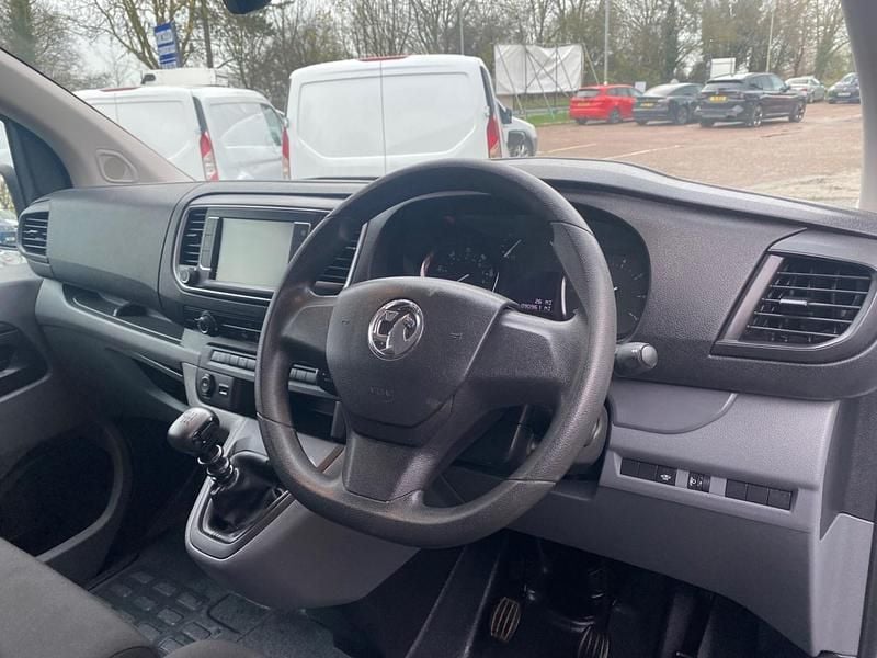 Used Vauxhall Vivaro 2022 White MPV