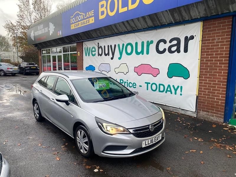 Used Vauxhall Astra Design Edition 2016 Silver Estate