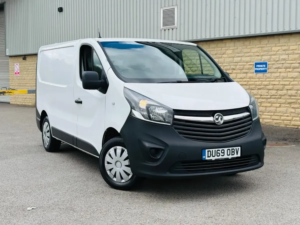 Used Vauxhall Vivaro 120 HP (88 kW) 2019 White MPV