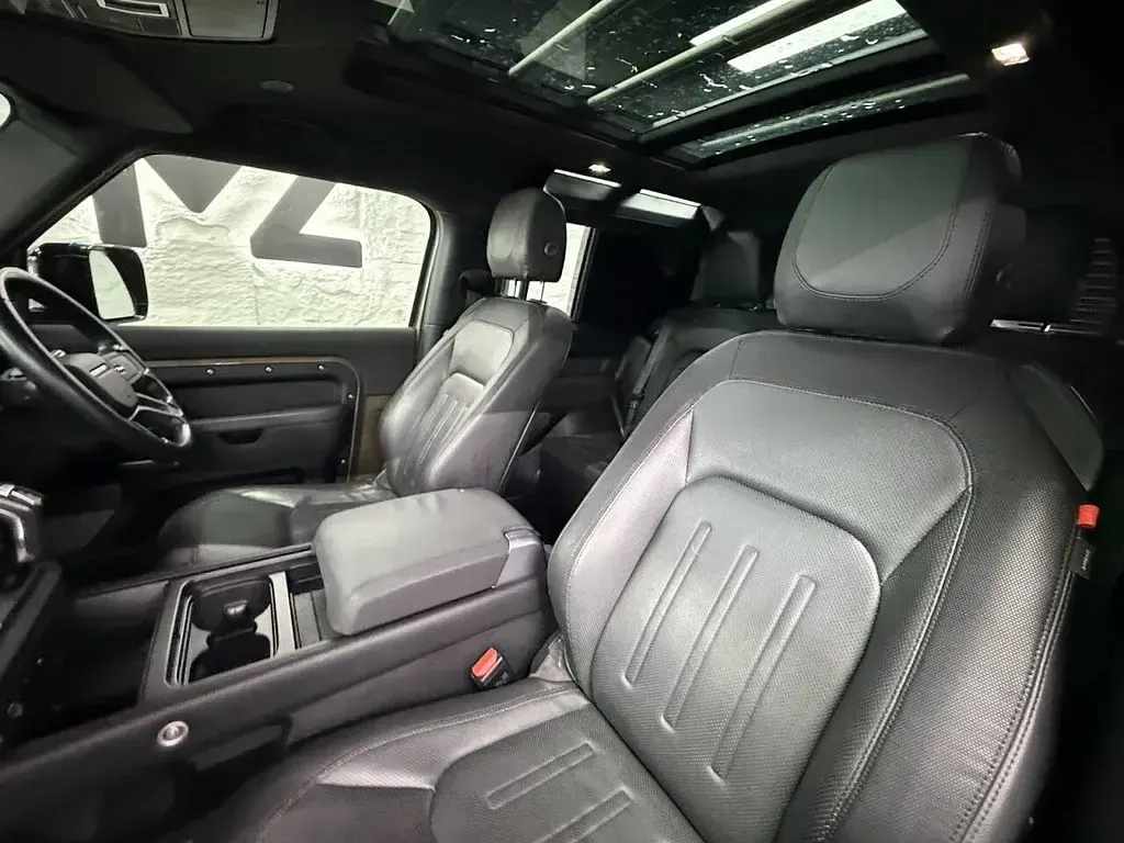 Used Land Rover Defender Dynamic 250 HP (183 kW) 2021 Brown SUV