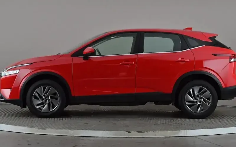 Used Nissan Qashqai Acenta Premium 140 HP (102 kW) 2023 Red SUV